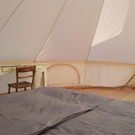 Cosy Farmhouse Glamping สไต ภายนอก รูปภาพ