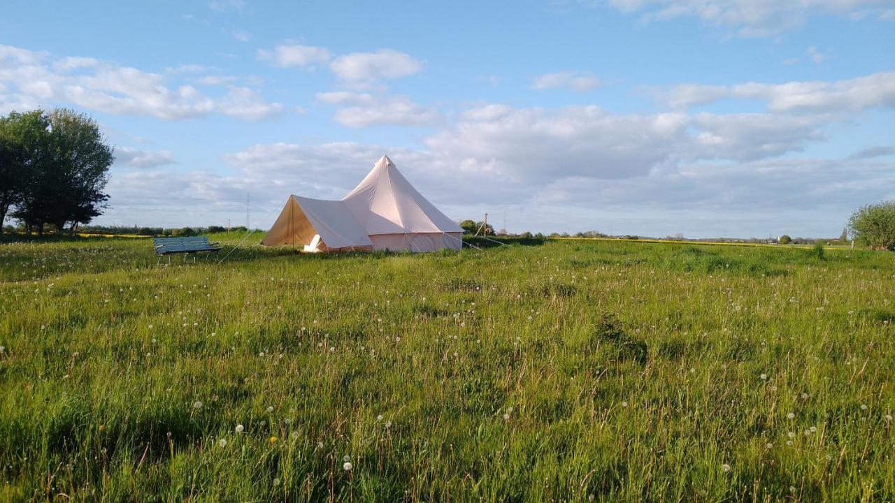 Cosy Farmhouse Glamping สไต ภายนอก รูปภาพ