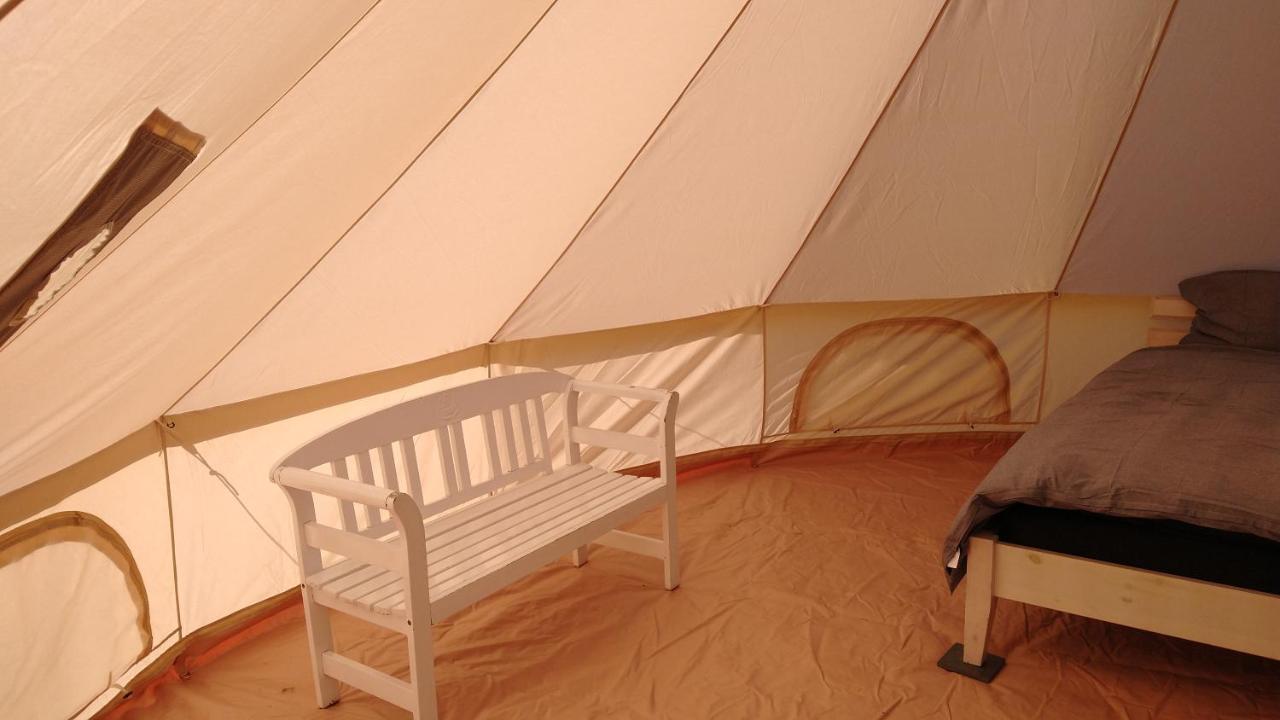 Cosy Farmhouse Glamping สไต ภายนอก รูปภาพ